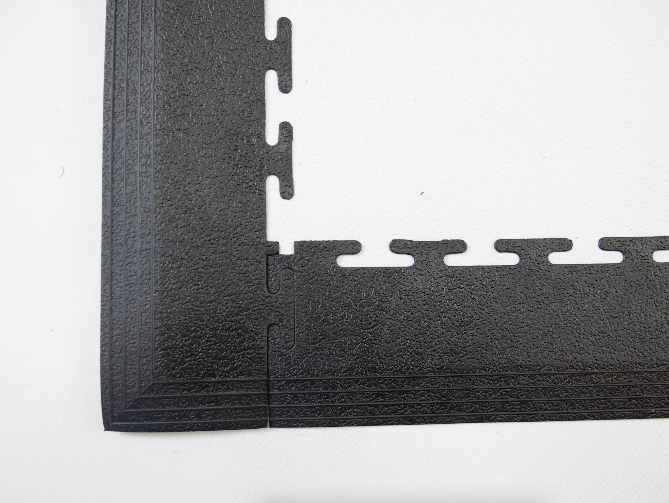  coin-dot product-details PVC-Coin-Dot-Garage-Flooring-Corner-Edges-Black-model-gfl-cd-1332Screen-Shot-2021-07-17-at-10.24.53-am