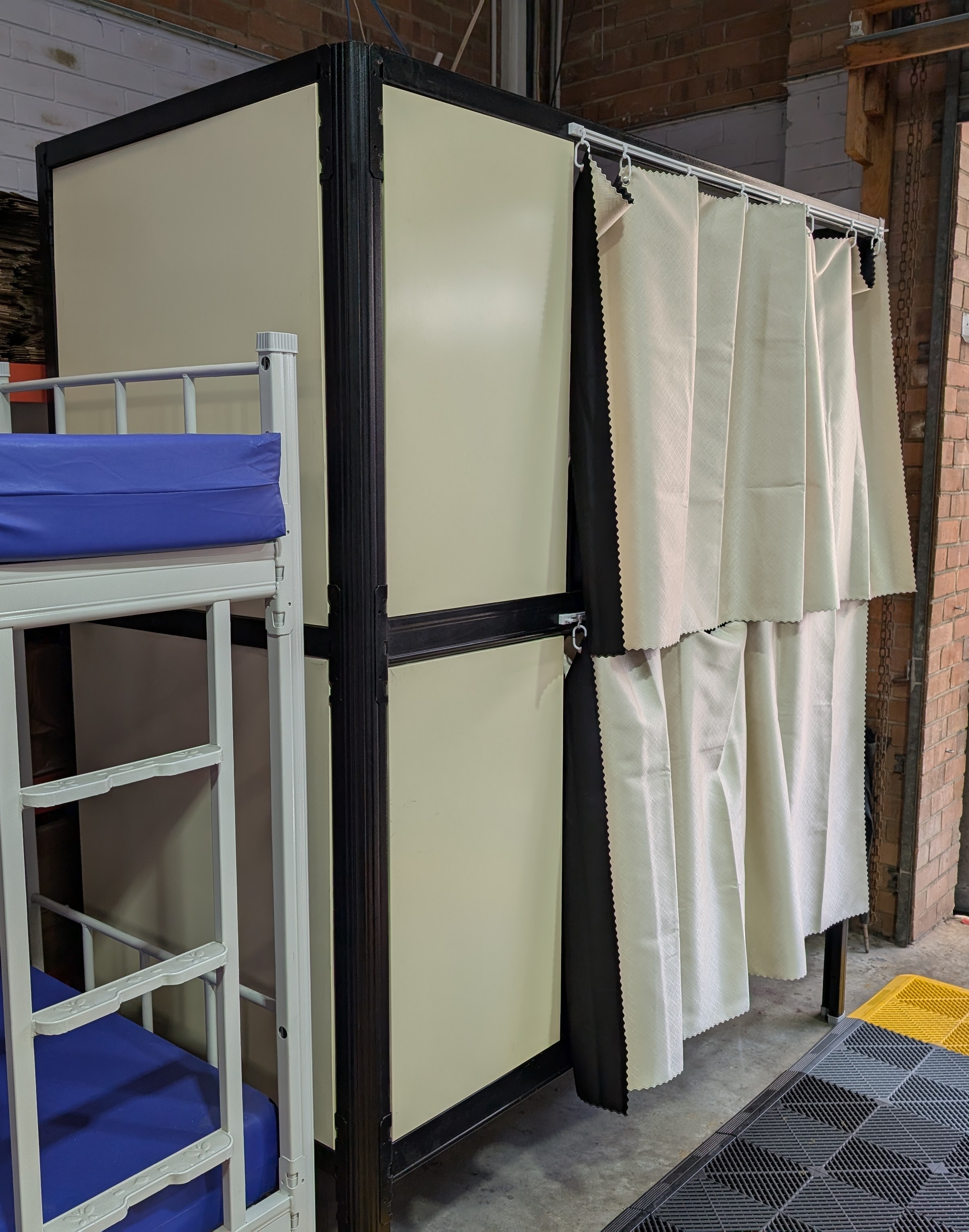  beds-and-mattresses product-details PRIVACY-BUNK-BED-FLASH-BLACK-model-bdm-1777PXL_20241122_232743474