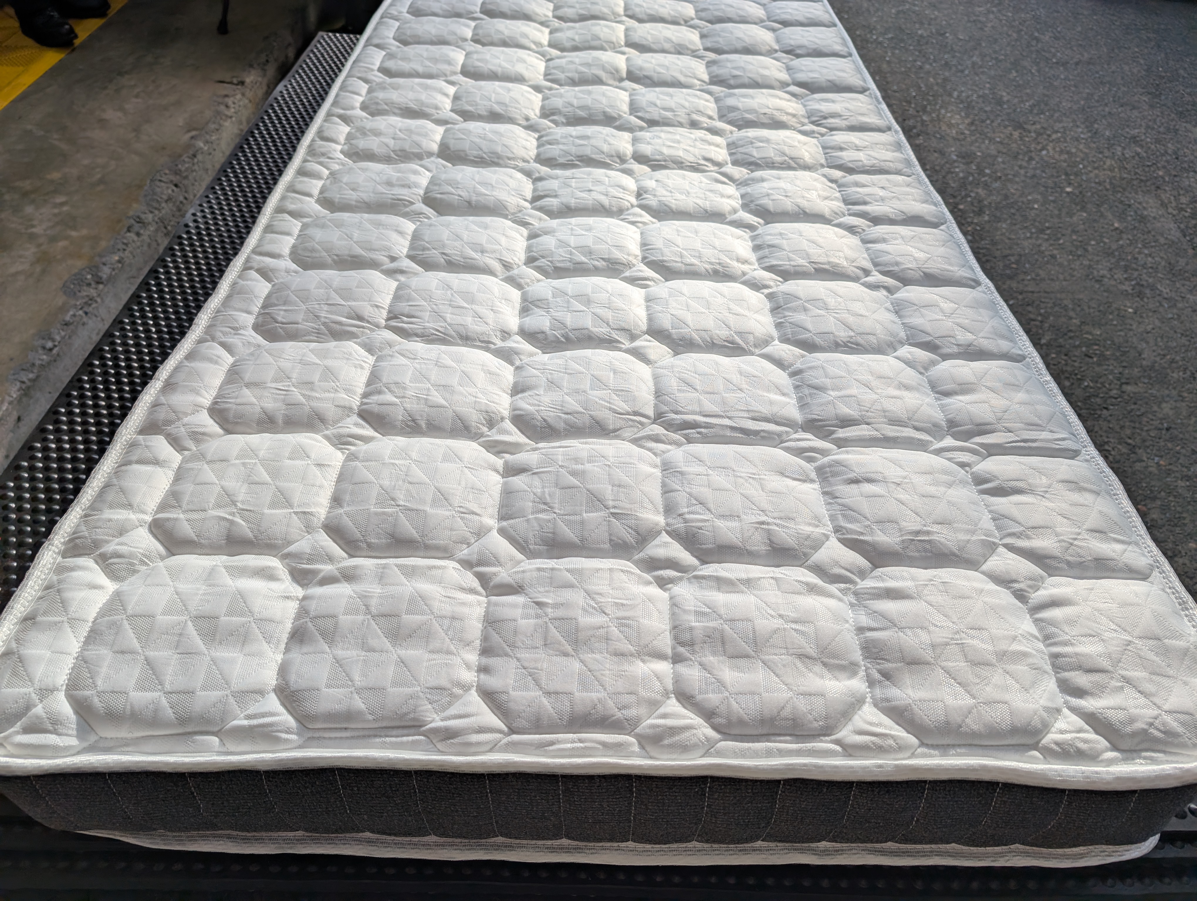  beds-and-mattresses product-details Single-mattress-pocket-sprung-medium-firm-support-model-bdm-1872PXL_20250530_042804561.MP