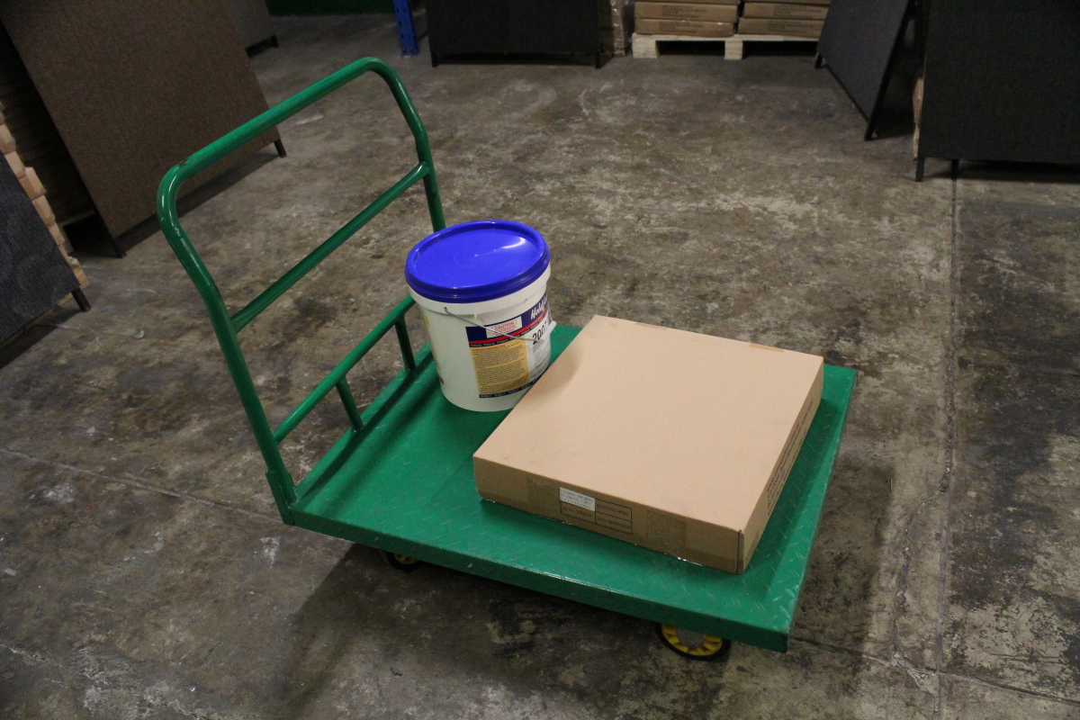  trolleys-and-accessories product-details 500-kg-swl-platform-trolley-model:tra-883trolleys-ladders-and-accessories-500kg-trolley1w